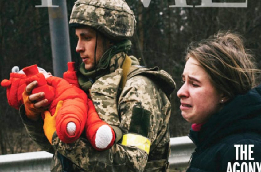  The girl who was depicted on the cover of TIME magazine with her little daughter visited the family of an APU soldier who helped her during the evacuation from Irpen