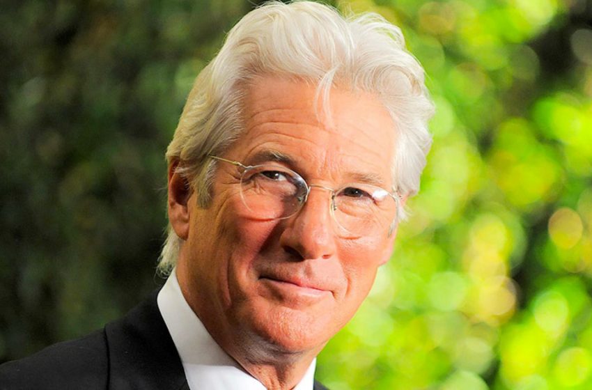  «Peppy Grandpa»: 71-year-old Richard Gere posted a joint photo with his 99-year-old father