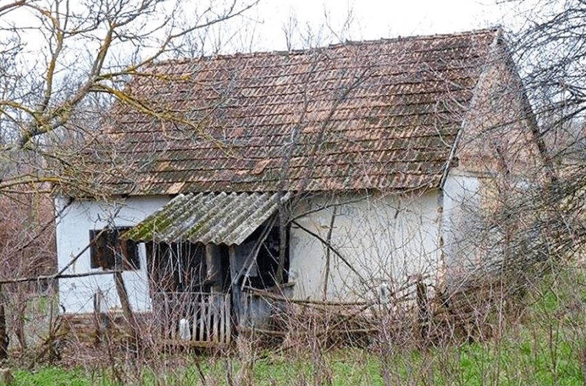  The young family did not have money for an apartment. They bought an abandoned house and now live like in a fairy tale!