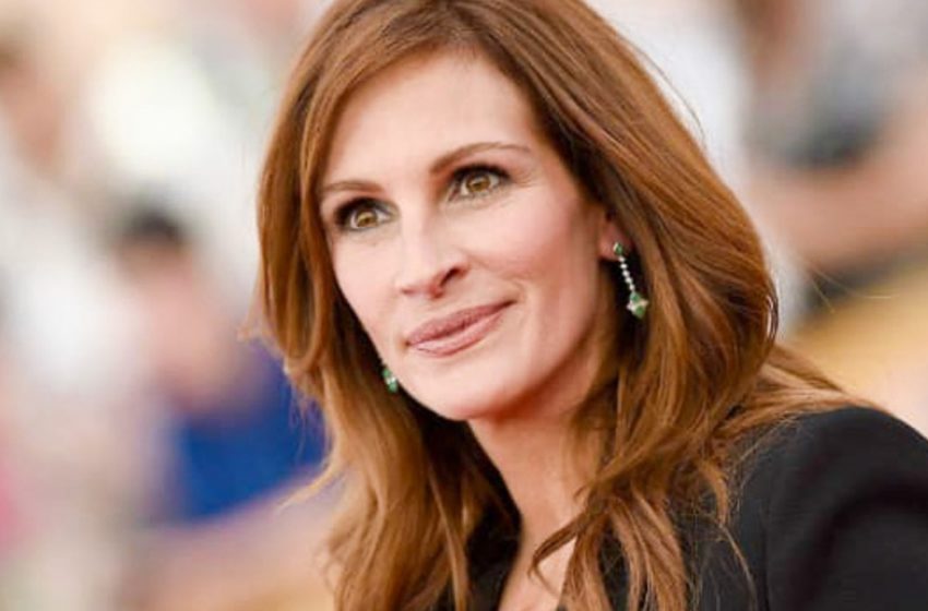  53-year-old Julia Roberts delighted the Network with her pictures without makeup