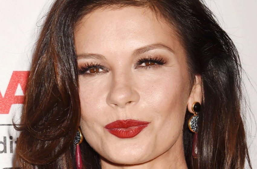  Catherine Zeta-Jones shocked fans with a picture of her decrepit husband