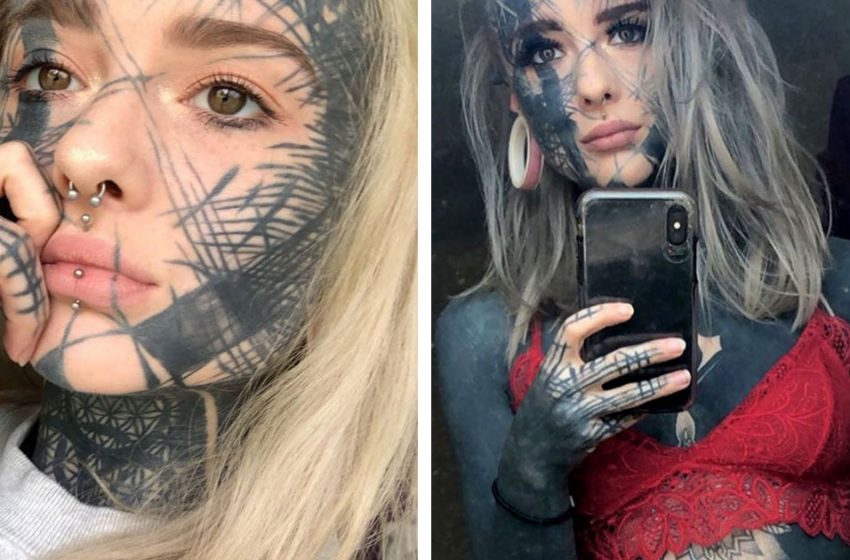  The Scottish woman showed her body all covered with tattoos