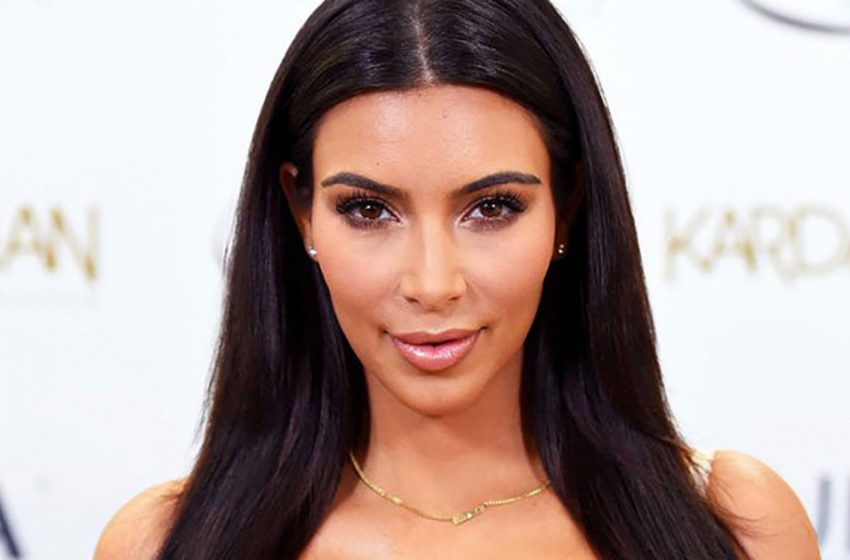  «Tempting figure!»: Kim Kardashian charmed fans again with beach pics