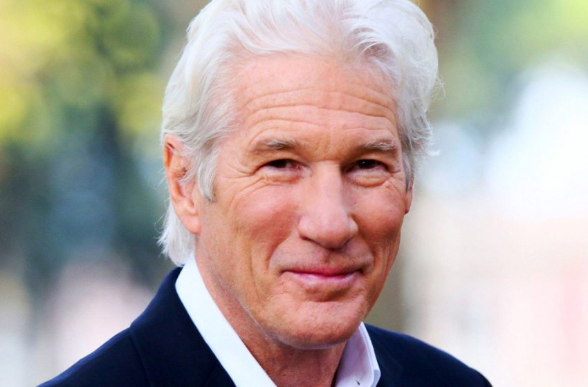  Richard Gere, published a joint photo with his father, who turned 100