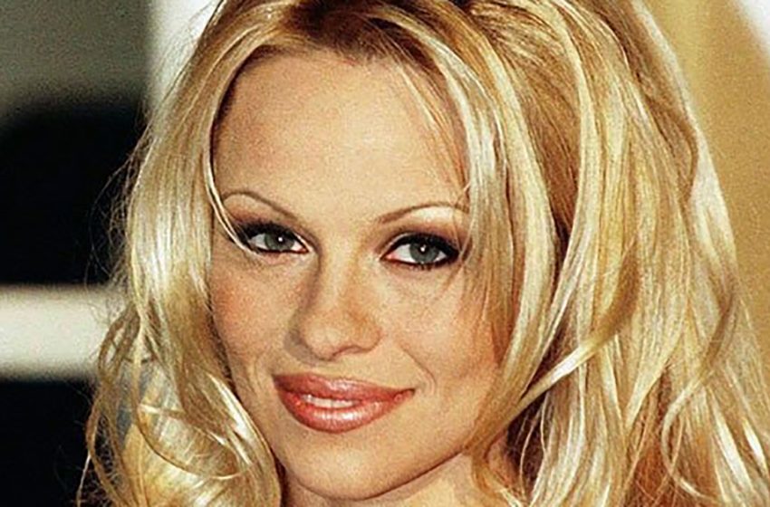  Beautiful Pamela Anderson years later, see how she looks like now