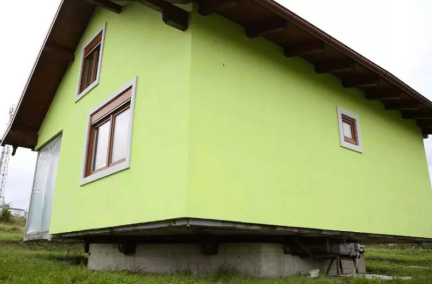  The man built a circling house for his wife to enjoy different views every day