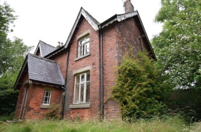  This old and empty house with its untouched things seems mysterious and wonderful