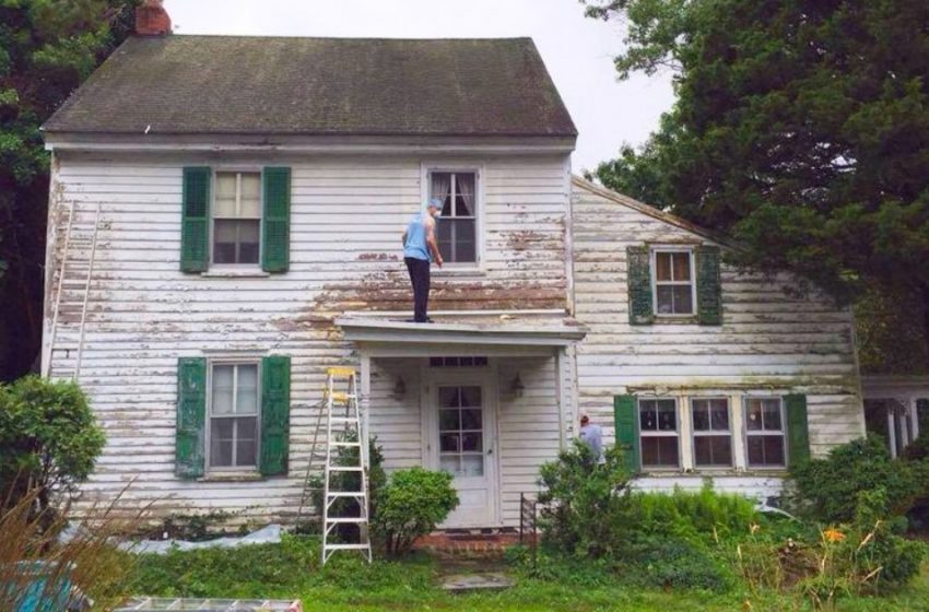  I vicini si sono riuniti e hanno riparato la casa del pensionato