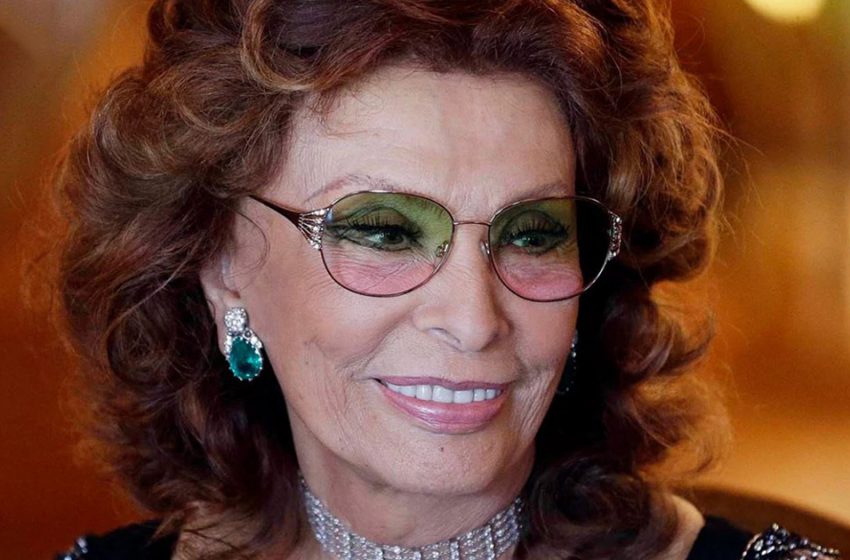 Naso prominente e doppio mento: la foto della giovane Sophia Loren ha sbalordito i fan
