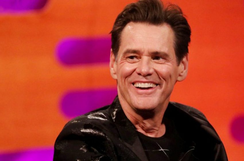  Nonno con una folta barba. Un invecchiato Jim Carrey è irriconoscibile per i fan