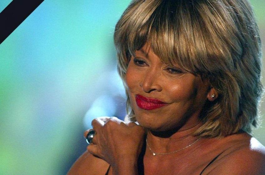  Immagine commovente : Tina Turner, sostenuta dal marito, catturata in uno stato fragile prima della sua scomparsa