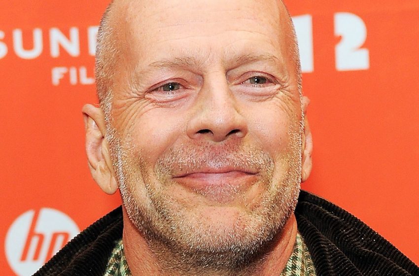  Pare vecchio e debole : Le recenti foto del 68enne Bruce Willis hanno preoccupato i suoi fan