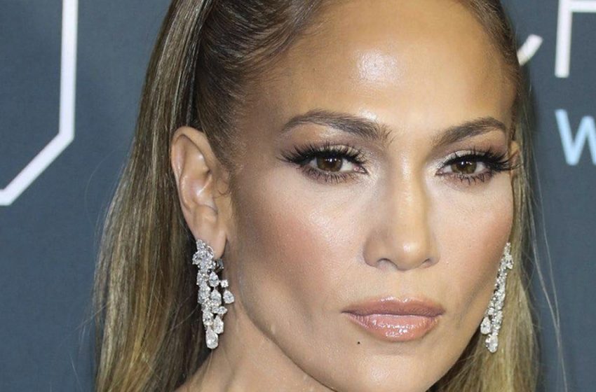  La star ha preso peso : J.Lo ha mostrato i suoi accumuli di grasso in leggings aderenti