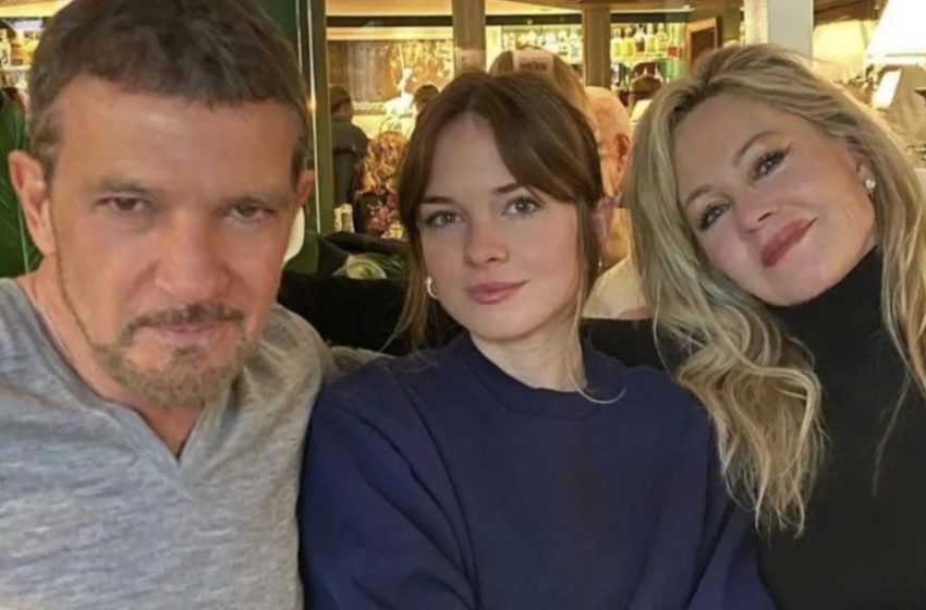  Splendida in un vestito nero di pizzo : La figlia di Antonio Banderas e Melanie Griffith, Stella, ha impressionato tutti con il suo recente servizio fotografico