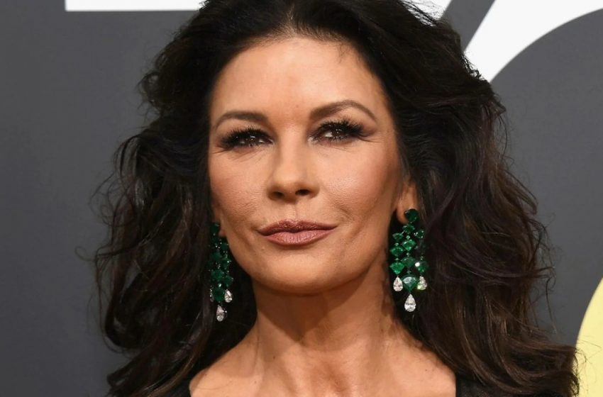  Una giovane copia di sua madre : Le foto della figlia di Catherine Zeta-Jones si sono diffuse su tutto il web