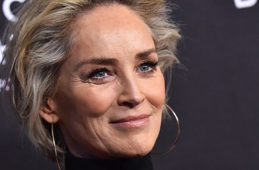  Lei sembra veramente invecchiata: Sharon Stone ha pubblicato una foto in costume da bagno che mostra tutti i suoi cambiamenti