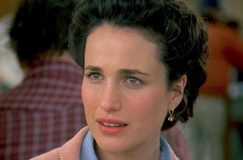  «È stilosa a tutte le età»: Andie MacDowell, 65 anni, ha impressionato tutti con il suo splendido abito lungo!