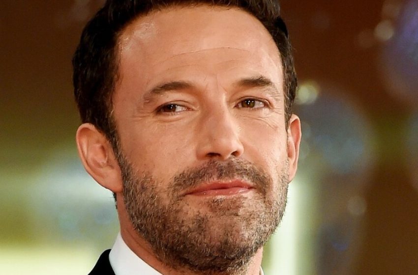  «Sempre perfetto»: Ben Affleck, 51 anni, è apparso in un elegante smoking blu aderente!