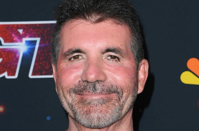  «La rara apparizione pubblica della coppia»: Simon Cowell, 64 anni, è apparso con la sua bellissima moglie in un elegante completo e occhiali rossi!