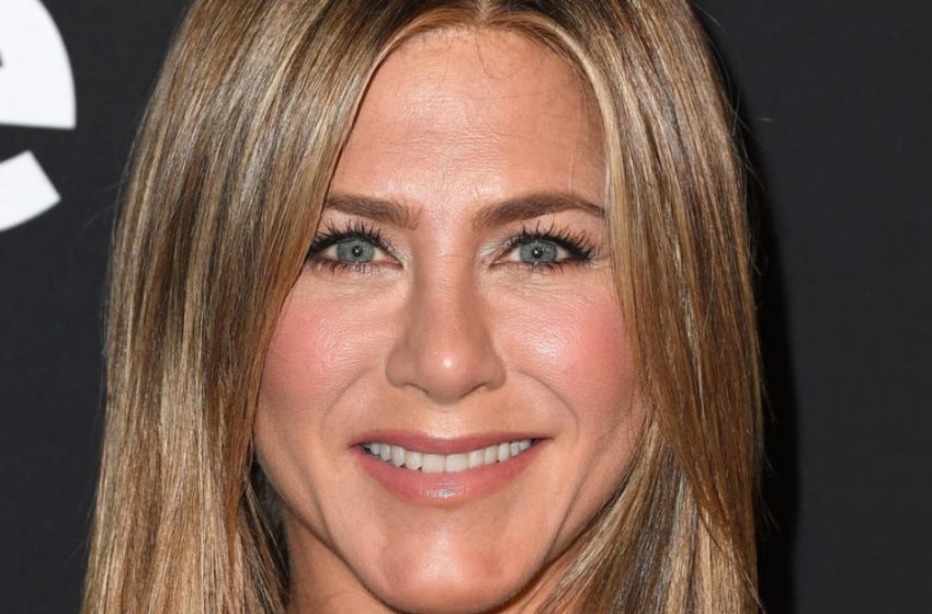  «È diventata come Mickey Rourke»: Jennifer Aniston, 55 anni, rugosa e con i capelli grigi, è stata fotografata in California!