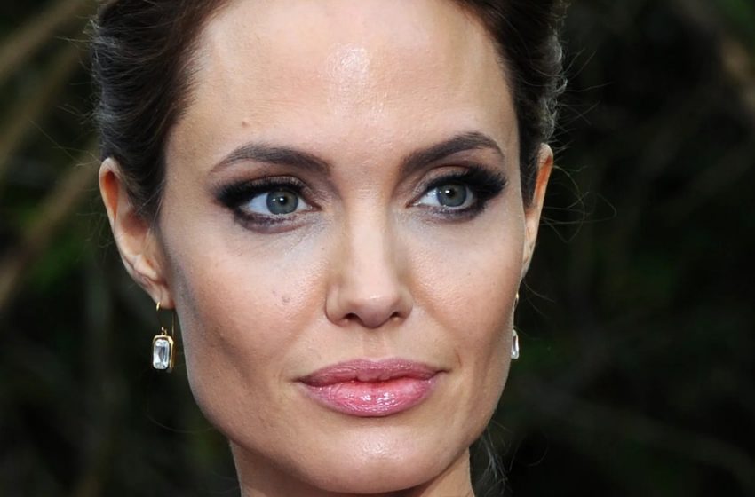  «Ha Dimenticato di Mettere la Biancheria Intima»: Angelina Jolie è Uscita in Pubblico in un Modo Che ha Lasciato Tutti a Bocca Aperta!