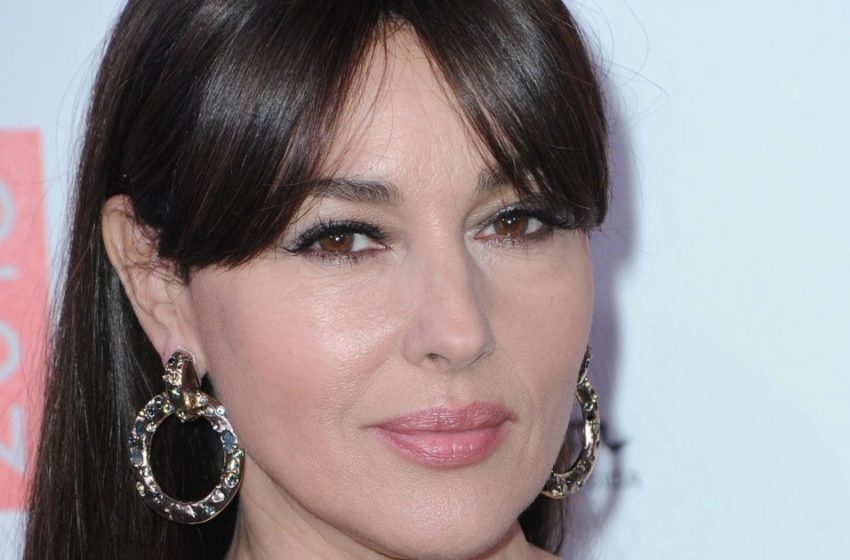  «I Paparazzi Sono Sempre Presenti Per Catturare il Momento»: Il Vento Sollevò il Vestito della 58enne Bellucci!