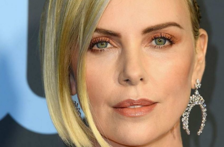  «Di Nuovo in un Vestito da Ragazza»: I Paparazzi Hanno Fotografato Charlize Theron con il Suo Figlio Speciale!