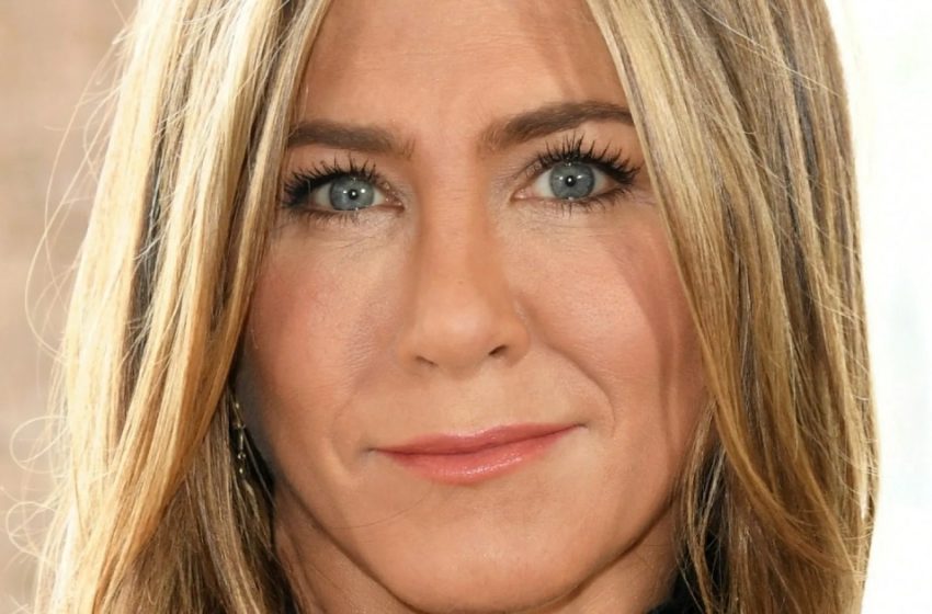  «La star ha debuttato il suo nuovo taglio di capelli corto»: Le foto di Jennifer Aniston dai People’s Choice Awards del 2024 sono già in rete!