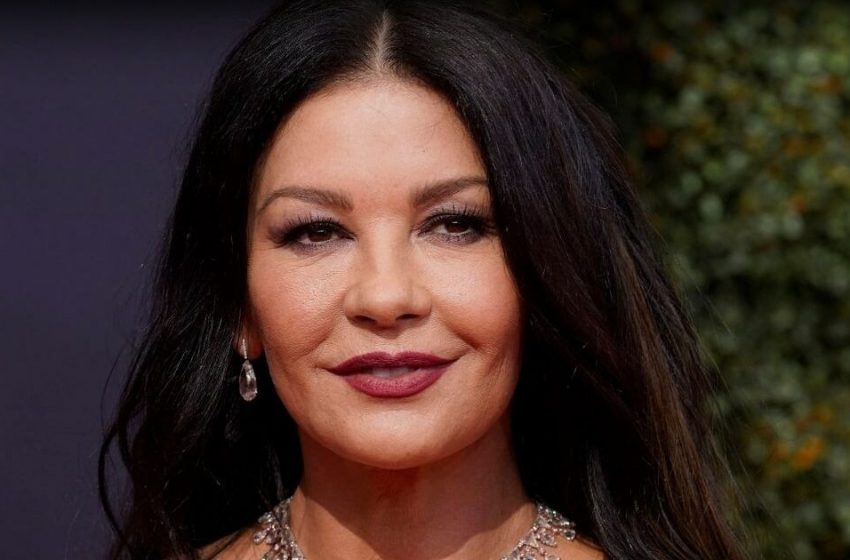  «La giovane versione della star sta crescendo»: La figlia di Catherine Zeta-Jones condivide una forte somiglianza con sua madre!