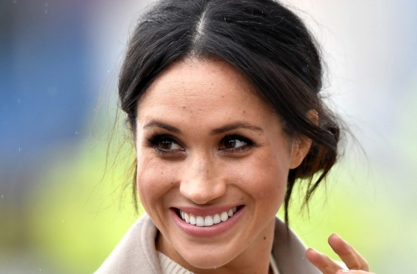  «La Duchessa ha mostrato il suo nuovo colore di capelli»: Le recenti foto di Meghan Markle dal viaggio con suo marito hanno deliziato i loro fan!