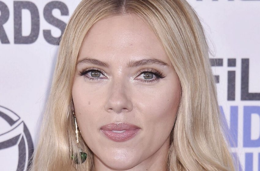  «In biancheria intima dallo stile retrò»: Scarlett Johansson ha preso peso che ha influenzato la sua figura impeccabile. I paparazzi hanno condiviso le sue foto delle vacanze!