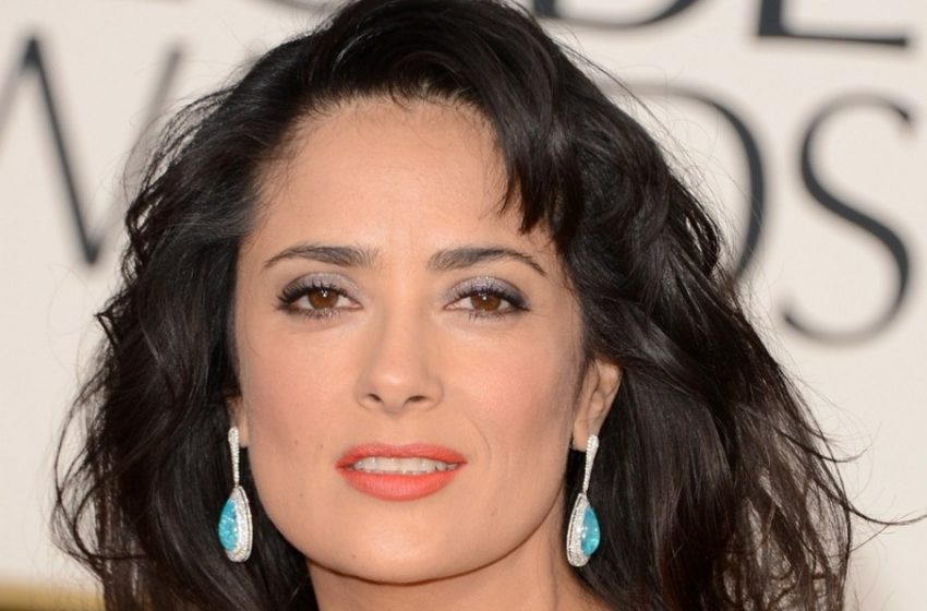  Salma Hayek, a 56 anni, ha posato in un body: il suo fisico è ancora perfetto come una volta?