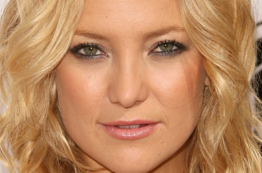  «Da una bionda attraente a una semplice casalinga»: Kate Hudson è stata vista passeggiare per la città in tuta e bigodini!