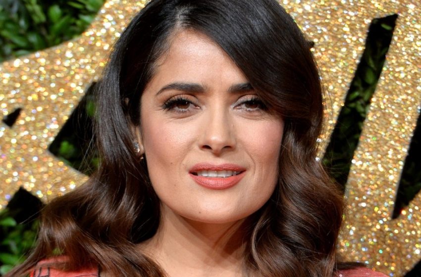  «Completamente irriconoscibile»: Salma Hayek, 56 anni, ha mostrato com’era 27 anni fa!