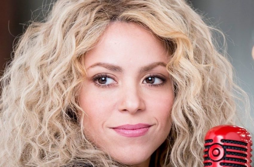  «Lei sembra una ragazzina»: Shakira ha posato per un servizio fotografico spontaneo insieme alla star della serie «Emily in Paris»!