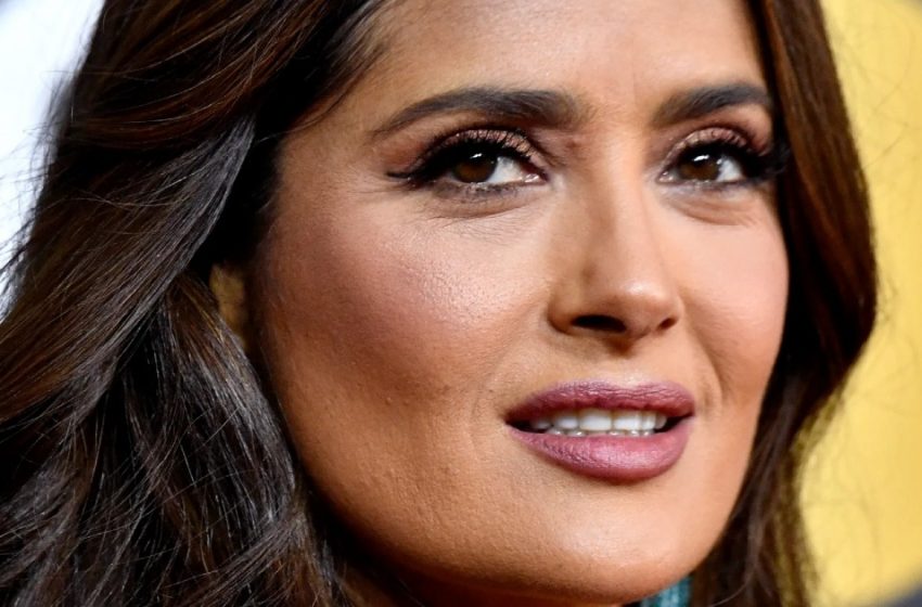  «Lei è un’icona di fitness»: Salma Hayek di 57 anni ha ottenuto «il titolo desiderato» dopo aver pubblicato foto provocanti in bikini!