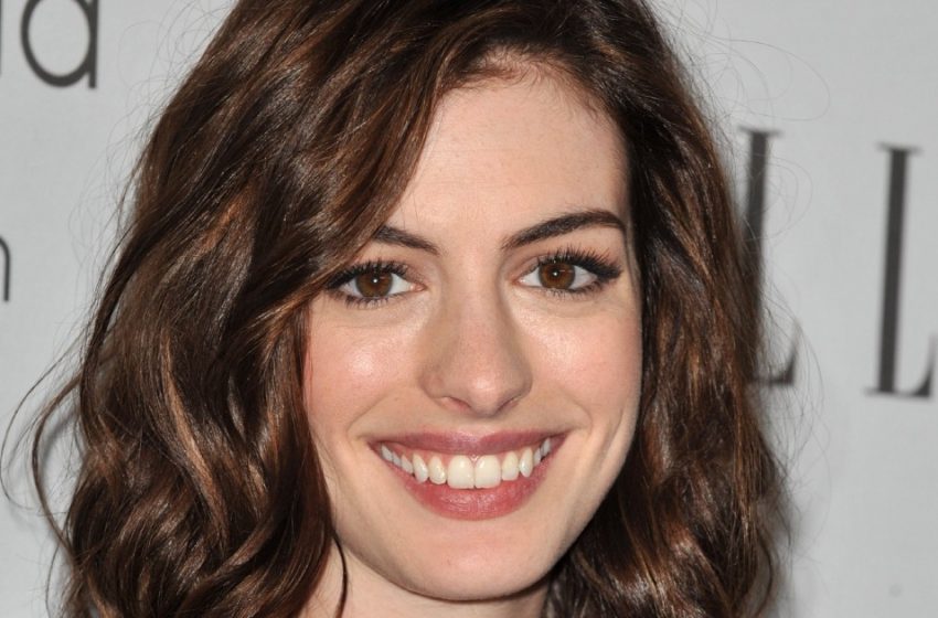  Le foto recenti di Anne Hathaway hanno semplicemente scioccato i suoi fan: cosa è successo alla star?