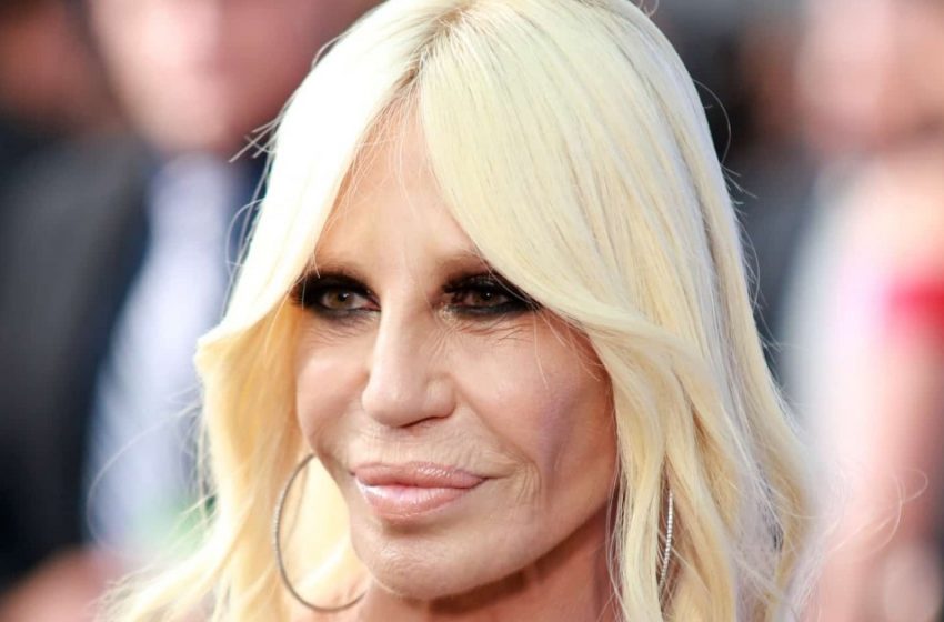  «È difficile crederci, ma era una bellezza»: Com’era la designer di moda italiana Donatella Versace prima della chirurgia plastica?