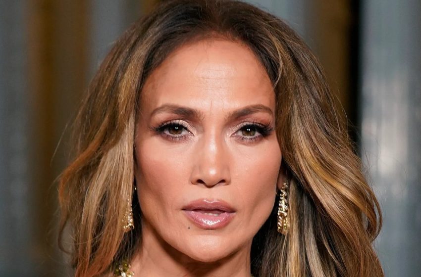  «Chi assomiglia di più alla ragazza? Alla mamma o al papà?» Jennifer Lopez ha condiviso foto rare della sua figlia di 16 anni!