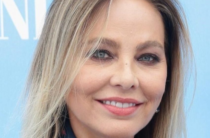  “Vita Sottilissima e Figura Perfetta»: Ornella Muti di 69 Anni Ha Fatto Sensazione con Pantaloni Cortissimi!