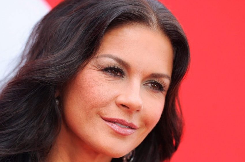  “L’ho Sognato Per Tutta La Vita”: La Figlia Ventunenne Di Catherine Zeta-Jones e Michael Douglas Ha Ripetuto L’Immagine Di Sua Madre Indossando Il Suo Vestito Iconico!