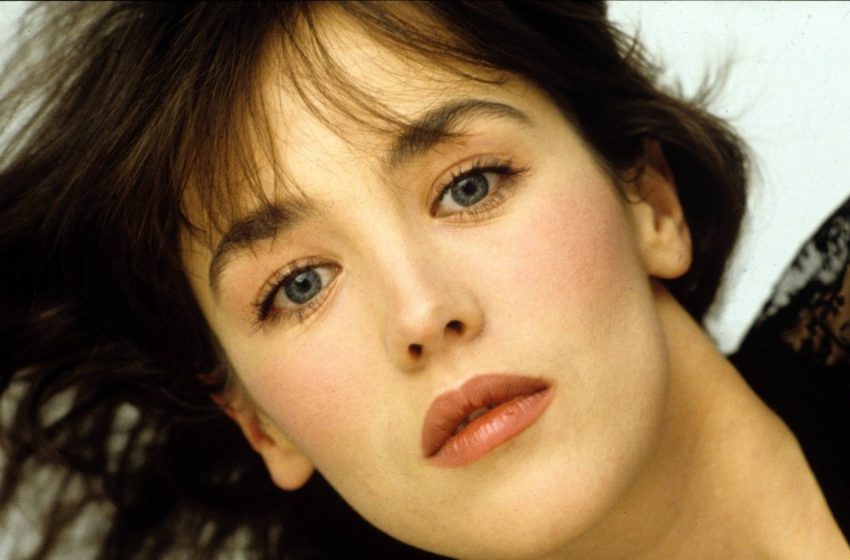  «Ha Perso la Sua Bellezza»: I Fan Sconvolti dall’Aspetto di Isabelle Adjani Dopo la Chirurgia Plastica!