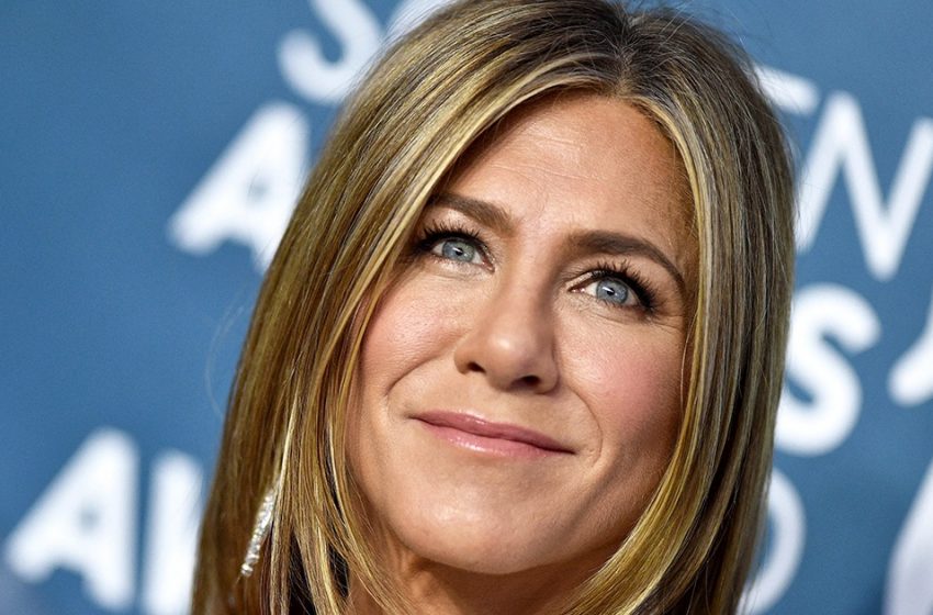  “Pitt Sicuramente Rimpiange di Aver Perso una Bellezza Simile”: Jennifer Aniston, 53 Anni, Ha Mostrato il Suo Corpo Elegante in Bikini!