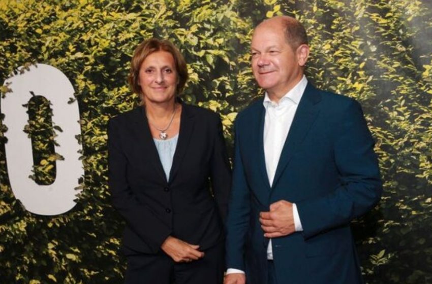  «Che Ragazza Deliziosa e Attraente»: Com’era la Moglie di Olaf Scholz nella Sua Gioventù?