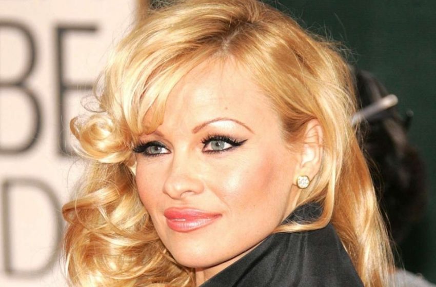  “Sembrava più grande della sua età”: il look di Pamela Anderson al Met Gala ha scatenato molti dibattiti!