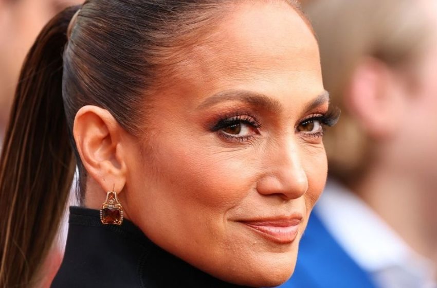  “Finalmente abbiamo visto il suo viso senza filtri”: i fan hanno sommerso le recenti foto di Jennifer Lopez con commenti beffardi!