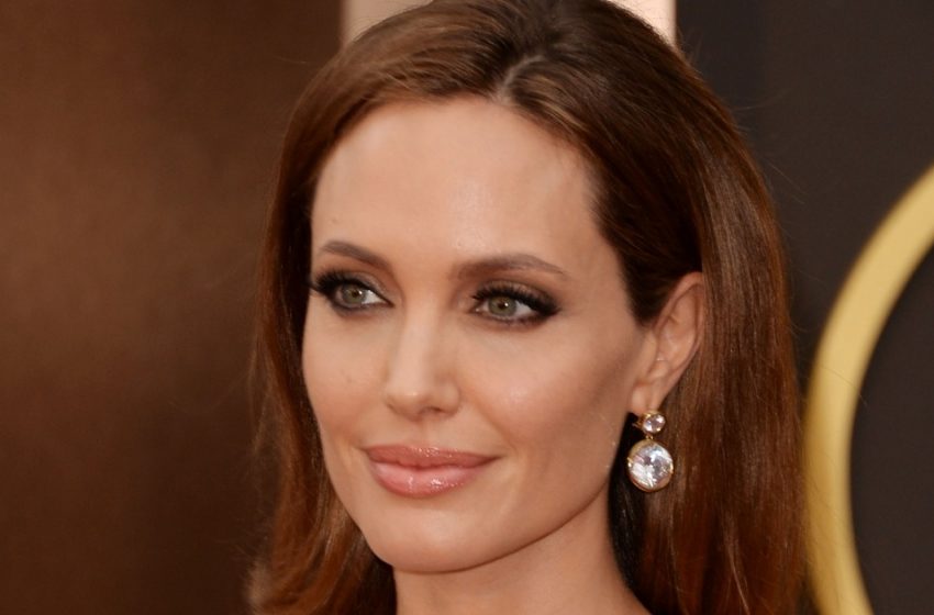  «Non assomiglia affatto a suo padre famoso»: Angelina Jolie ha fatto una rara apparizione con la sua figlia più giovane!