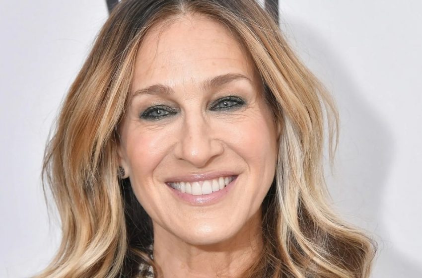  “Gli stilisti hanno cercato di ringiovanire l’attrice, ma è successo il contrario”: Le recenti foto di Sarah Jessica Parker scattate dai paparazzi hanno sconvolto i fan!