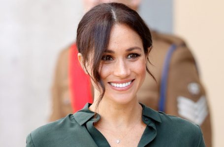 “Inappropriato per un membro della famiglia reale britannica indossare un abito così rivelatore”: l’outfit di Meghan Markle è stato criticato in rete!