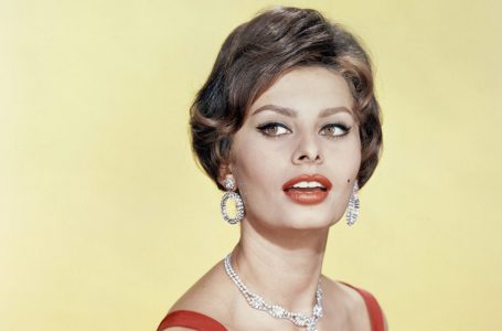 «La star zoppica e usa un bastone per camminare»: com’è Sophia Loren a 89 anni senza trucco e filtri?